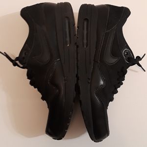 Black Nike Air Max MENS SIZE 9